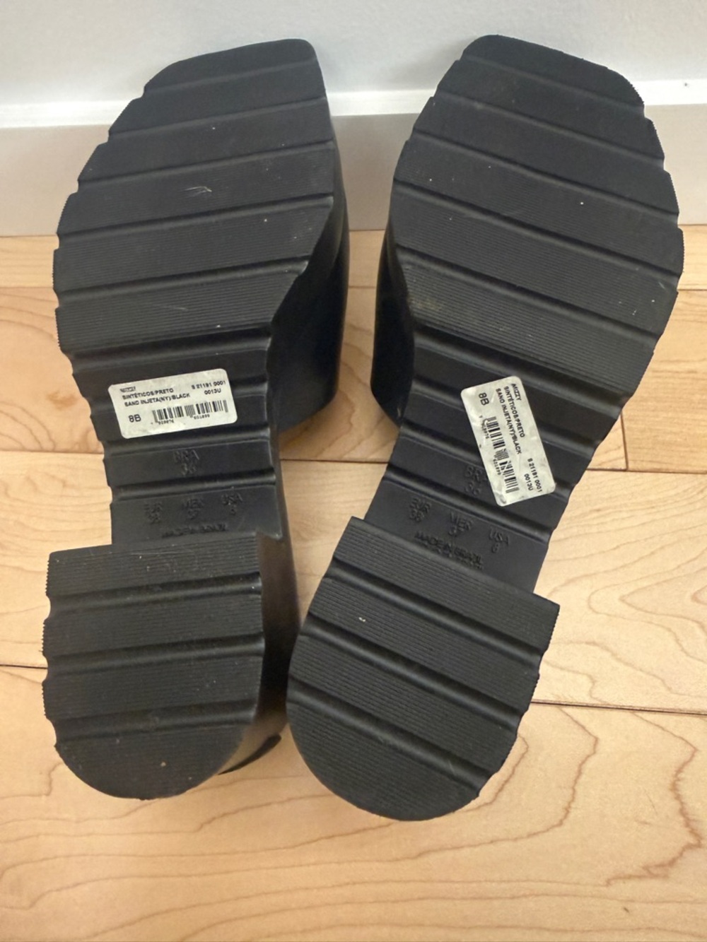 Schutz Mizzy Black Rubberized Platform Slide Sandals - NWOB Size: 8B (US) - Picture 10 of 10